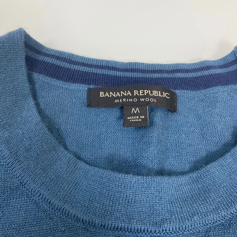 Banana Republic Men's Medium 100%‎ Merino Wool Sweater Blue Crew Neck READ